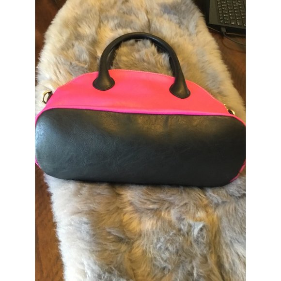 Betsey Johnson Fuchsia Pink Handbag or Crossbody Purse NWOT - Picture 5 of 11